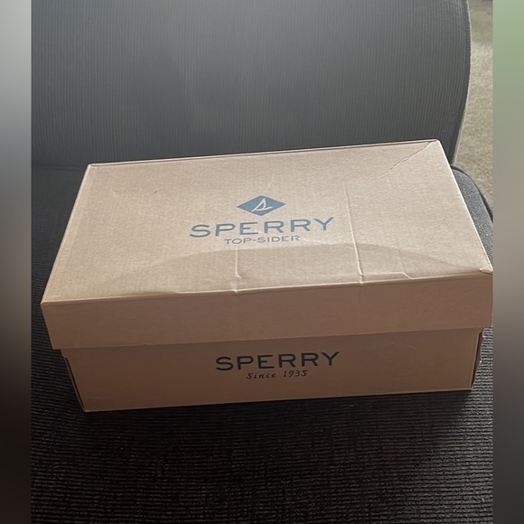 Sperry - Picture 2 of 5